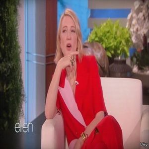 ▬ ❝Nu o sa mai fim noi profesori si nici cine stim noi decan, e o sansa sa fie bine.❞ Bea din sticla; si surade.=))))
