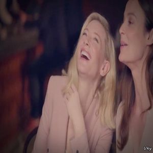 ▬ ❝Asta fi sigur ca va urla, nici asa nu ne va lasa sa fim in locul ei.❞ Rade calumea imaginand cum; se ridica din sicriu si urla.=))))))
