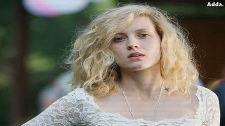- Păi nu știu nimic de el. Mi-ai spus să aștept semnalul tău până să încep să-l urmăresc.