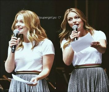 ⤑ᵖᶤᶰᵏĿЄ♏ØИÂÐЄ ┊daca ma scapi te..# se opreste sa nu strice momentu=)))),vorbeste prin kiss si isi (; duce mainile dupa gatu lui si picioarele in jurul lui;
