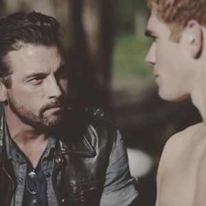▬ ❝Dar la Tom ai timp sa te duci?❞ Se uita la ea ca in poza.=)))))