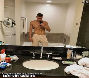 》Perfect atunci! =))))))))))))) *ridică sticla în aer în semn de noroc și apoi dă pe gât*