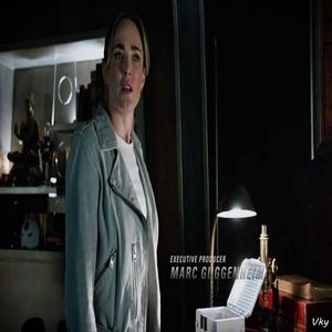 ▬ Se intoarce cu fata la el si isi sterge o alta lacrima artistica de pe obraz. ❝Niciun stai Matt,; nu mai vreau sa ma cert cu tine. Mi sa luat, ar fi mai bine daca terminam toata povestea asta.❞ E clar ca spune asta din cauza nervilor mai mult.=)))))))))))
