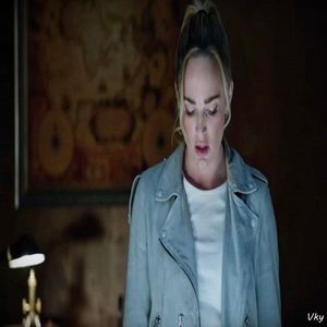 ▬ Ii pica tigara din mana cand aude ceea ce zice si isi face filme in cap cum ca toata; chestia care ia zis-o cu tine la ea mai mult ca la el a fost doar o vrajeala, isi lasa privirea spre pamant si trage aer in piept ca sa nu rabufneasca. =))))))))))))
