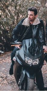 ▬ ❝Nu pot sa ii spun altfel doamnei decan, ar fi o jignire pentru functia ei.❞ Surade si se uita la; ea in timp ce bea din pahar. =))))))
