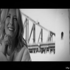 ▬ ❝Sa inteleg ca azi esti iubitoare?❞ O spune cum poate si rade scurt.=))))))))