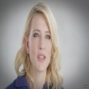 ▬ ❝Ruby? Nu am mai vazut-o de mult, ce mai face?❞ Putin surprinsa la inceput, dar dupa zambeste si; se uita la ea.=)))))))))
