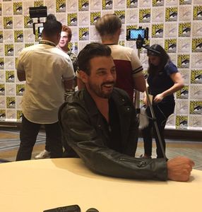 ▬ ❝Nu rade ca asa e. Sper doar sa mi se mai scoale, in caz ca o sa am pe cineva alaturi.❞=))))))))))