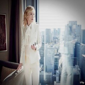 ▬ Isi duce mana peste a ei si o saruta lung vorbind destul de greu. ❝Te iubesc si am inteles ideea,; dar nu vreau sa o i-au razna.❞=))))))))))))
