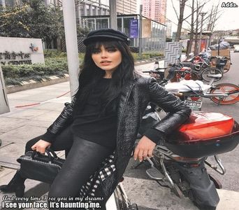 - Asta și fac. *iese și trântește ușa după ea*