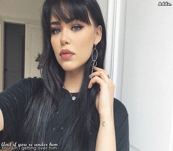 》N-o să zică nimic, mai ales că a uitat de mine...*zâmbește la ea*#Caity. Hey. Ca să mă; revanșez, mâine seară te invit la petrecerea de ziua mea...#Candy. *Se întoarce cu fața spre el și urlă de se face pisica mică la pieptul ei* N-ai zis tu să plec și să nu mă mai întorc? =)))))))))))))
