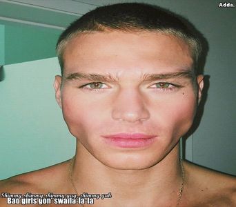 》Asta știu, că mă placi nervos. *Dă din sprâncene și-o trage spre el* =)))).