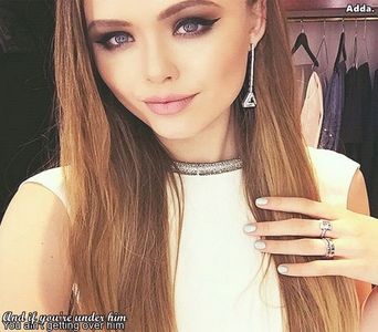 》*Iese din camera ei fără nicio treabă și căscând, se uită la ele mai ales când o aude pe; Ruby cum urlă* Hey... =)))))))))))))))
