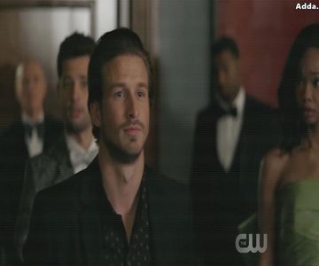 》Foarte treaz, trebuie să conduc autorulota doar, nu? Dacă o conduceam singur, nu-mi; păsa... Dar sunt și viețile voastre-n joc. *Se uită la ea* AOLO TRE SĂ MERGEM CĂ-S CIUDAT BEAT. *face-palm când sparge becul, o ia pe Anne de sn* TRE SĂ PUN BEC=)))))))))
