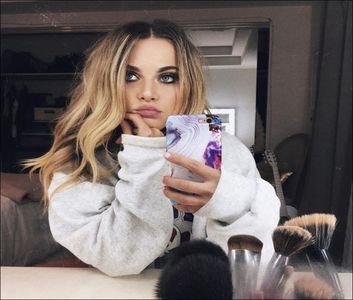 ⤑ᵖᶤᶰᵏĿЄ♏ØИÂÐЄ ┊totusi sa nu incepem de acum=))+ hai sa mergem(; ca vad ca nu mai vine nimeni# bufneste si mai tare in ras cand aude ce zice matt ca a fost ok=))) ; oh god
