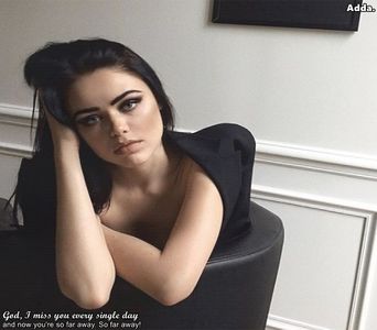 》Măcar n-o să aibă ruj ca să te dea de gol...*râde tare și-și pune un pahar cu vin roșu*