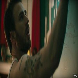 ▬ ❝Da.❞#matt Apoi o saruta lung si zambeste scurt. ❝La multi ani!❞=))))))