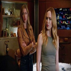 ▬ Ii raspunde la sarut si zambeste larg mai apoi cu privirea la el.=))))))))))