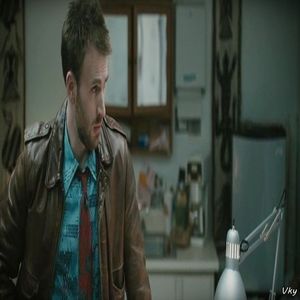 ▬ ❝Sper ca ti-a placut, nu ma pricep la facut cadouri.❞ O strange in brate mai tare. =)))))