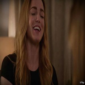 ▬ ❝Ce sari asa, am glumit. De la o vreme nici de gluma nu mai sti.❞ Se uita la el putin serioasa.=))