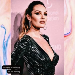 ☇. *se așază mai bine în scaun și dă drumul la muzică încât să sune bass-ul la maxim* +; Am ales bine atunci. *își face selfie cu el în timp ce conduce :))))*
