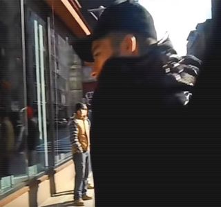 — aparţinea. Bineînţeles, pentru o mai mare majoritate, o oră, sau două de aşteptat şi ascultat; nu înseamnă mare lucru, nu necesită invocarea forţelor proprii pentru a putea duce rezistenţa până la capăt, însă pentru el totul se întâmpla pe dos; toate întâmplându-se din cauza
