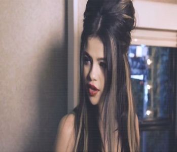 ̷͡︽.　 sʇɐıuҽp˛ᶤ̑̑͝͝ᵖ̑͝ˢ .; Nu catadicsi a picta. Și bănui că dezideratele sale nu se vor cvadru-; pla din senin, încurajând-o să reia peisajul pitoresc laborios, pe care abia apucase a-l preconiza. Tot acest preget i-a gonit inspirația, și nu-i mai rămăsese dânsei nimic de făcut.
