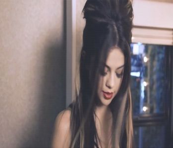 ̷͡︽.　 sʇɐıuҽp˛ᶤ̑̑͝͝ᵖ̑͝ˢ .; înafara camerei sale. S-a urât de câte ori fusese nevoită să se zgâias-; că la fundalul verde, cu imprimeuri disparate și gălbenii. Puțin aer i-ar face bine. Motiv pentru care se corija către punte, și nu într-un alt loc clandestin de pe navă.

