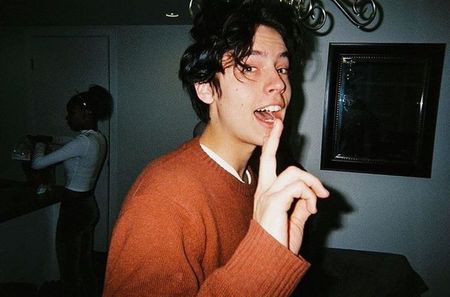 ⤑ᵖᶤᶰᵏĿЄ♏ØИÂÐЄ ┊# se uita la lily ca arunca cu pietre si(; zambeste mandru=))))),striga la intrebarile lui grant=)));
