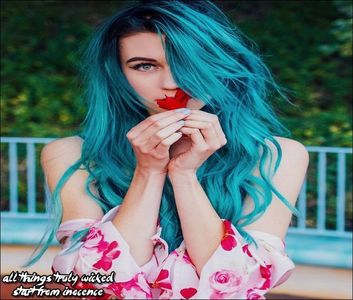 ϟ⚝. Mεямαιd Qυεεи ☪☂ [cl] [#sta pe undeva prin curte si se uita la tot scandalul si mai; mai ca-si face cruce legat de ce vede.
