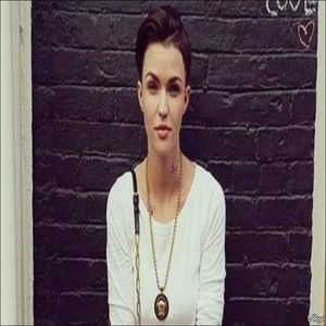 ▬ ❝Nu stiu, dar am o vaga impresie ca nu e de bine.❞=)))))