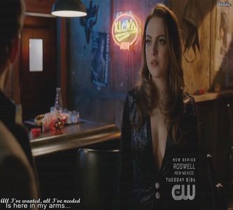 》*se uită IP când cade grant aproape leșină de speriată, dar răsuflă ușurată că a căzut la; inspector în brațe. Își pune mâinile în cap când îl aude ce-l întreabă* He s crazyyyyy. *spune încet spre dianna*
