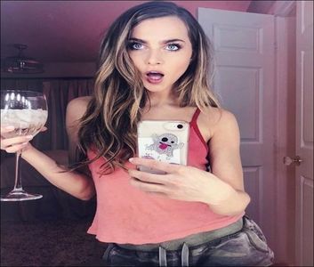 ⤑ᵖᶤᶰᵏĿЄ♏ØИÂÐЄ ┊asta cred si eu=))# se uita in soc la faza cu grant=)));