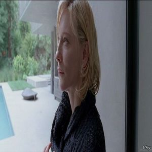 ▬ Se opreste langa ea si tremura toata, apoi pune mana pe telefon si suna la 911 chemand o; ambulanta urgent, se brusc in spate cand vede sangele si face ochii mari plini de lacrimi. =)))))))))
