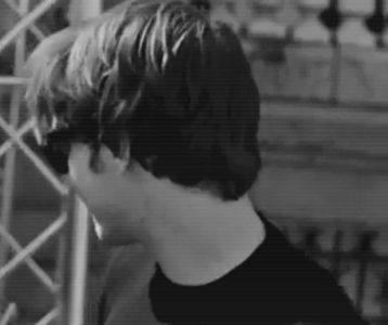 ▫̈́□̷̣　̾‹ℛam̈èn̈e⁕̷ɐʇ⑂ǝsᵎɐɹɟ› ;. orbitor. Ajuns în locul dorit, se repezeşte direct spre locul unde; puteau fi găsite băuturile alcoolice, de unde apucă un pahar şi-şi toarnă puţin punch, apoi aruncă priviri fugitive prin jur. Nu-şi făcuseră apariţia foarte multe persoane încă, aşa că cel mai
