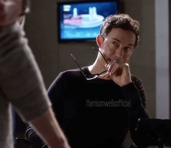 ⤑ᵖᶤᶰᵏĿЄ♏ØИÂÐЄ ┊# isi da ochelarii jos ip ascultand tot ce zice sarah;poate ca nu,dar situatia(; nu a durat la nesfarsit..ii sunt dator pe viata pentru tot ce a facut,stiu tot ce a sacrificat pentru noi,dar incontinuare cred ca avea# voia sa zica nevoie de mai multa intelegere,dar
