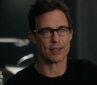 ⤑ᵖᶤᶰᵏĿЄ♏ØИÂÐЄ ┊normal,nu am cunoscut in viata mea mea o femeie mai puternica sau mai incapanata deci; se va incapatana si sa se faca bine#se uita dupa cate in ce directie o ia si nu apuca sa zica nimic ca o ajuta kris,merge spre masina si o deblocheaza;
