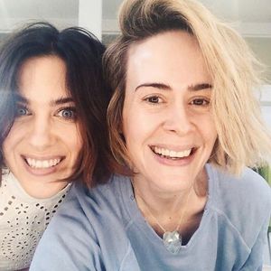 ▬ ❝Ti-am zis ca ma bag, dar sper sa nu dureze prea mult.❞ O spune mai incet cand vede ca; se strang studenti si apoi adauga. ❝Sunt blonda, dar merge si asa.❞=)))))))
