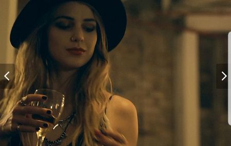 ⤑ᵖᶤᶰᵏĿЄ♏ØИÂÐЄ ┊nu ar trebui..gabdestete ca sta dupa vir;;ginica=)))))deci asta spune tot-l(; nu imi spune ca si pe usa lui cate?she is scary=))))))-chris
