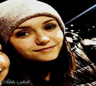 》*surâde iar, larg, când îl aude* Oh, Cole, frumoase vorbe scoți pe gurița aia mică, și; nu am nevoie de obiecte, tot ce-mi doresc e să fii mereu așa sincer, să nu te schimbi... =)))))))))).
