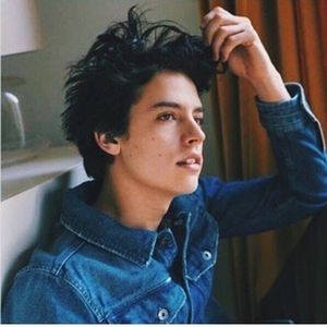 ⤑ᵖᶤᶰᵏĿЄ♏ØИÂÐЄ ┊# inchide si el ochii profund emotionat de ce(; aude,o mangaie pe obraz; intr-o zi o sa facem asta..doar noi doi impotriva lumi..iti promit=)))))))
