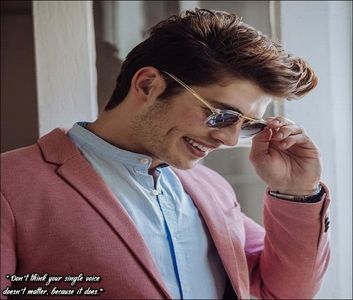 ϟ☾.єครt ☼F Eᴅᴇɴ ☪☂. [cl] Zorro , interesant  . nu stiu , ma gandeam la Woody din Toy Story,dar nu; are masca[#se uita la catel fiindu-i mila de el ,merge la el si se lasa jos sa il mangaie , ii da ceva de mancare. ce oameni ar putea trata asa un animal
