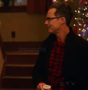 ⤑ᵖᶤᶰᵏĿЄ♏ØИÂÐЄ ┊# se uita la mel si chris rugator mai bine sa plece(; sa nu o enerveze mai rau=)))); haide draga..la mine in birou sa iti torn un pahar bun de whiskey si te poti gandi acolo ce le faci la detentie dar lasa i acum=)))))
