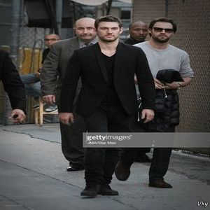 ▬ Pleaca spre sala de bal ca tot era deja aranjat ii mai trebuia doar masca.