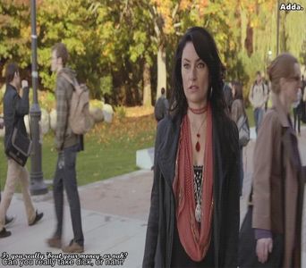 》*stă la masa profesorilor și zâmbește melancolic când aude melodia trupei Queen* =)))))))))))