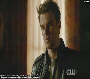 》*intră cu Gregg râzând* Ia uite-l și pe ăla, și la bal învață...*i-l arată pe Matt* =)))))