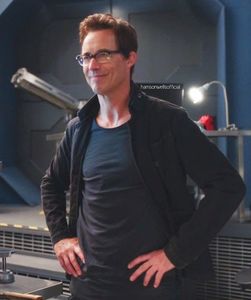 ⤑ᵖᶤᶰᵏĿЄ♏ØИÂÐЄ ┊# intra la bal cu cate de brat vesel si relaxat se(; uita in jur sperand ca elevii lui preferati nu or sa lase balu sa ramanana un eveniment plictisitor=)));
