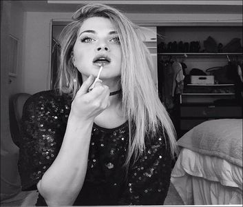 ⤑ᵖᶤᶰᵏĿЄ♏ØИÂÐЄ ┊poi nu stiu..sper si eu ca poate poate=)))))sa nu fie asa(; dezamagitor pentru saraca fata prima oara=))))
