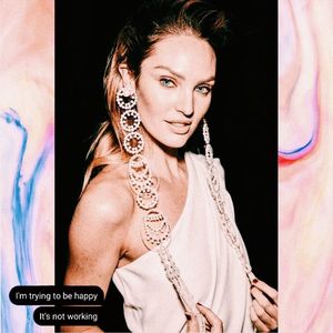 ☇. *mănâncă din bolul lui și îi trage cu ochiul* Dansăm și noi?