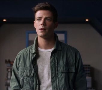 ⤑ᵖᶤᶰᵏĿЄ♏ØИÂÐЄ ┊# o saruta salbatic pe gat lasandu-se in jos ii rupe(; bluza cu dinti,isi duce mana sub fusta ei=));
